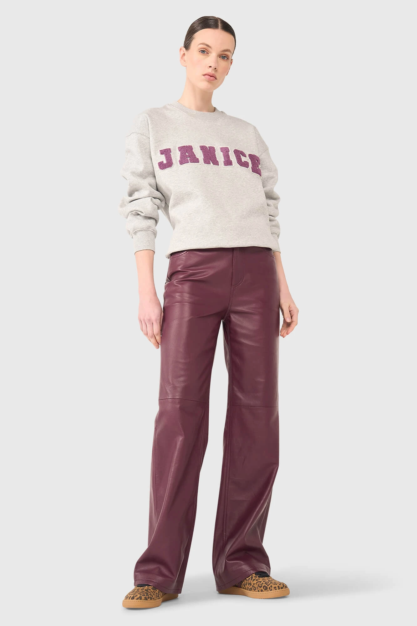 Andy Grijs Aubergine